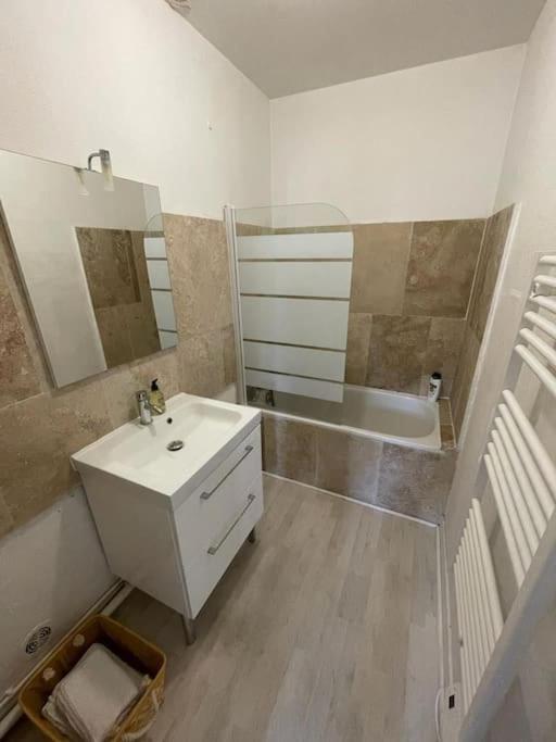 Appartement Avec Terrasse, Parking Gratuit Périgueux Εξωτερικό φωτογραφία